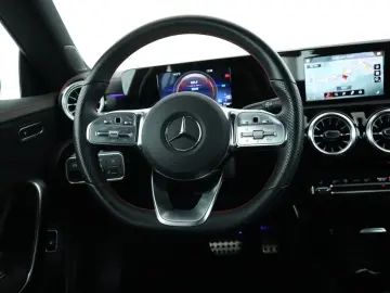 MERCEDES-BENZ CLA 250 e AMG Distronic LED
