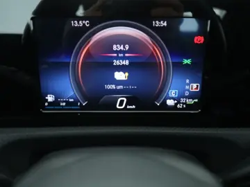 MERCEDES-BENZ CLA 250 e AMG Distronic LED