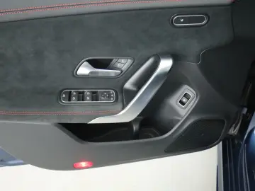 MERCEDES-BENZ CLA 250 e AMG Distronic LED