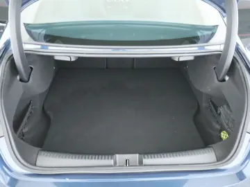MERCEDES-BENZ CLA 250 e AMG Distronic LED