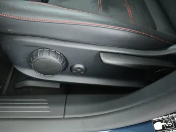 MERCEDES-BENZ CLA 250 e AMG Distronic LED