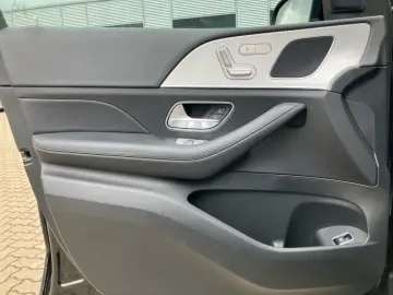 MERCEDES-BENZ GLE 300 d 4M AHK Pano MultiLED Kamera CarPlay