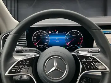 MERCEDES-BENZ GLE 300 d 4M AHK Pano MultiLED Kamera CarPlay