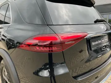 MERCEDES-BENZ GLE 300 d 4M AHK Pano MultiLED Kamera CarPlay