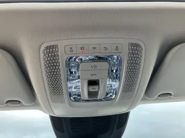MERCEDES-BENZ GLE 300 d 4M AHK Pano MultiLED Kamera CarPlay