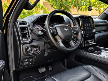 DODGE LIMITED CLEANCARFAX PANO LUFT NAVI RAMBOX HEADUP