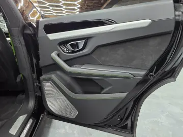 LAMBORGHINI Urus 4.0 V8 Panorama B&O Anima Massagesitze 23