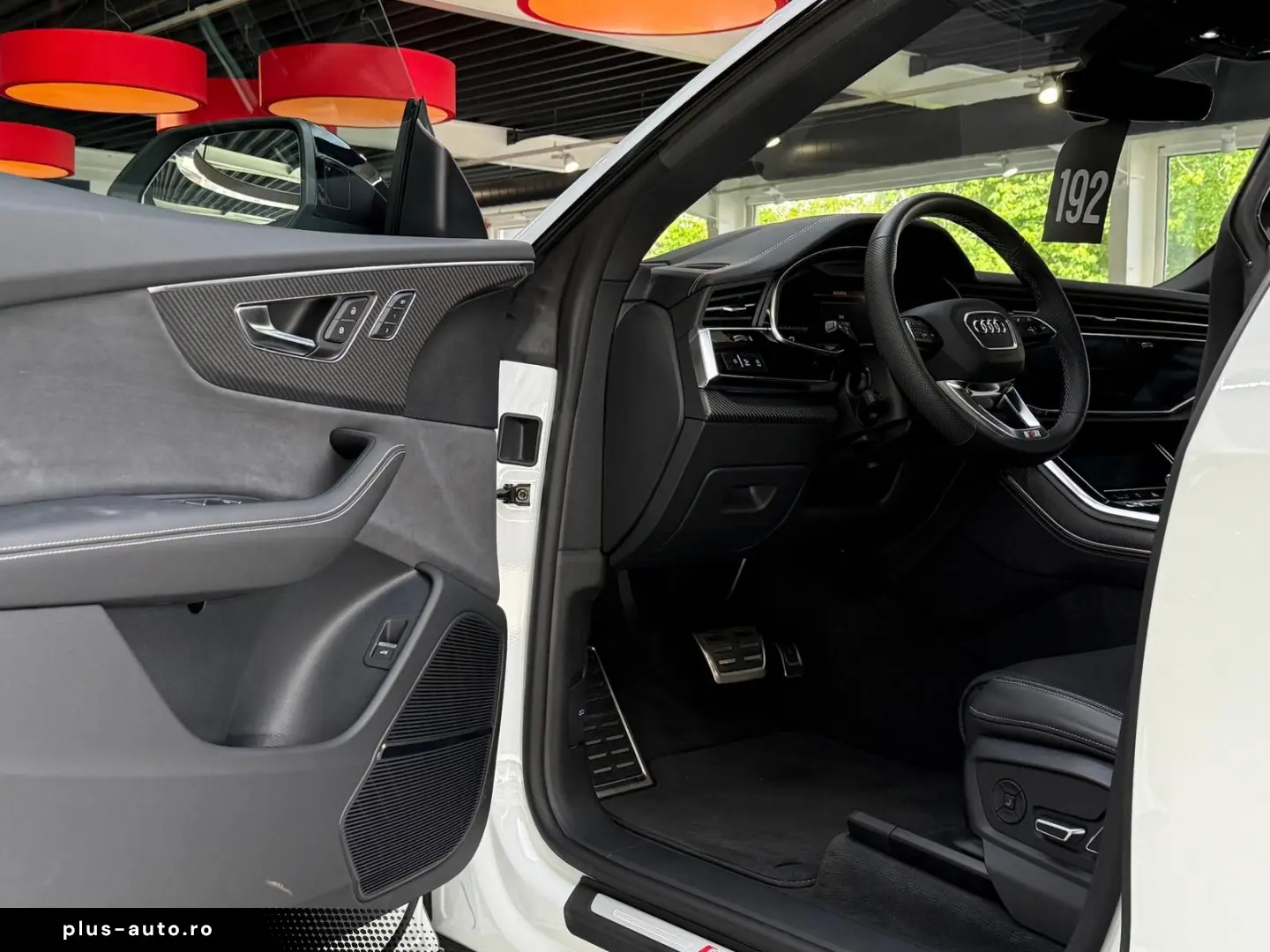 AUDI Q8 în leasing operațional MOOV