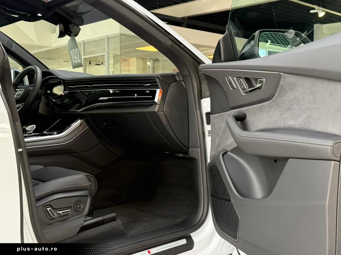 AUDI Q8 în leasing operațional MOOV