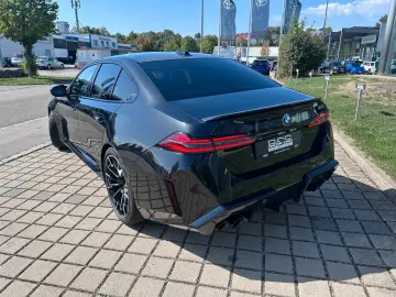 BMW M5 Limousine  ULTIMATE pack  M Driver´s Package