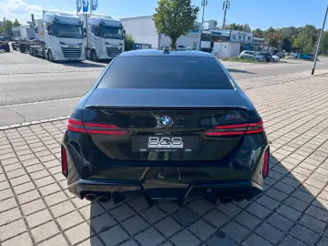 BMW M5 Limousine  ULTIMATE pack  M Driver´s Package