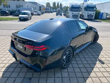 BMW M5 Limousine  ULTIMATE pack  M Driver´s Package