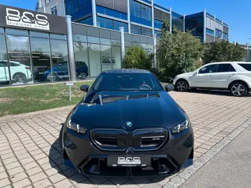 BMW M5 Limousine  ULTIMATE pack  M Driver´s Package