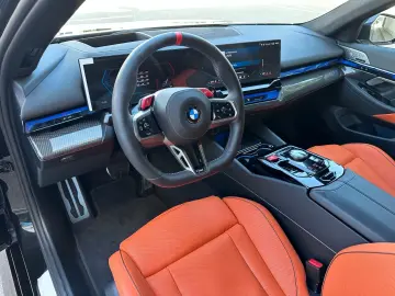 BMW M5 Limousine  ULTIMATE pack  M Driver´s Package