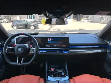 BMW M5 Limousine  ULTIMATE pack  M Driver´s Package