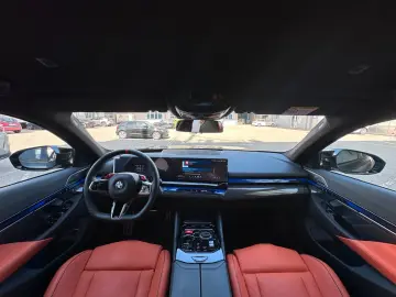 BMW M5 Limousine  ULTIMATE pack  M Driver´s Package