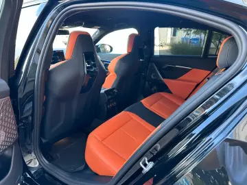 BMW M5 Limousine  ULTIMATE pack  M Driver´s Package