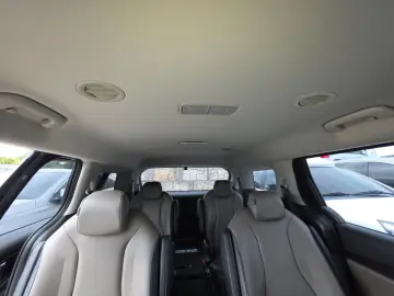 KIA Carnival 9 SITZE AUT LED NAVI KAMERA LEDER