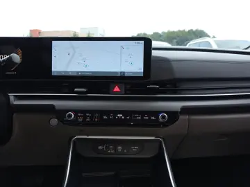 KIA Carnival 9 SITZE AUT LED NAVI KAMERA LEDER