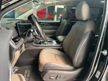 KIA Carnival 2 2 CRDi 9xSitzer PANO LEDER