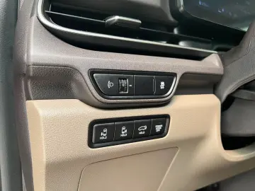 KIA Carnival 2 2 CRDi 9xSitzer PANO LEDER