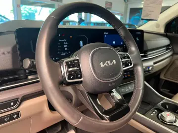 KIA Carnival 2 2 CRDi 9xSitzer PANO LEDER
