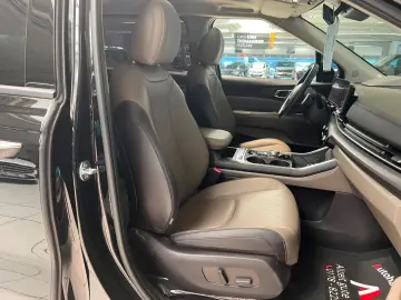 KIA Carnival 2 2 CRDi 9xSitzer PANO LEDER