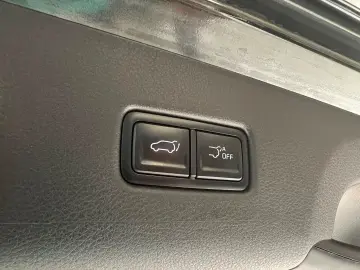 KIA Carnival 2 2 CRDi 9xSitzer PANO LEDER