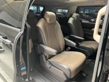 KIA Carnival 2 2 CRDi 9xSitzer PANO LEDER