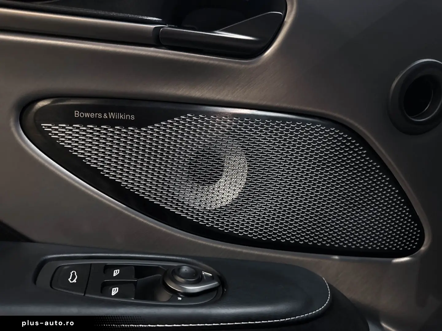 ASTON MARTIN Vanquish V12 B&W Sitzkühlung Jeweller