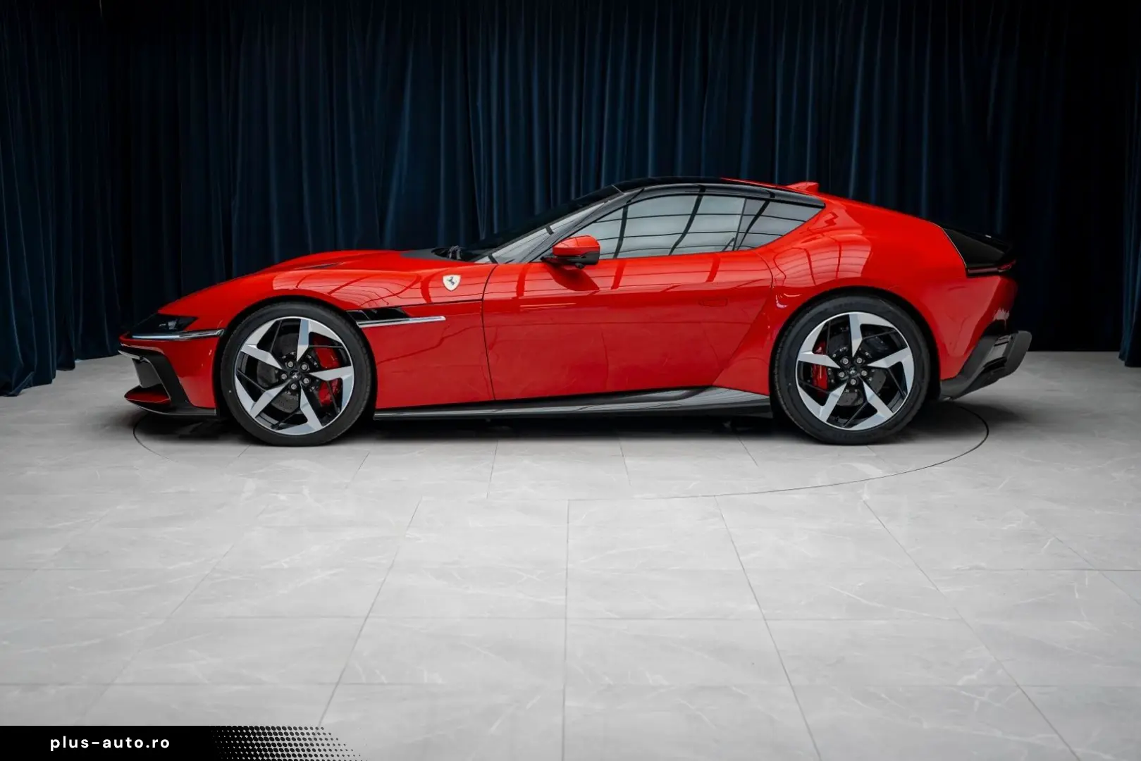 FERRARI Coupe 6.5 V12 CARBON LIFT PASSENGER DISPLAY