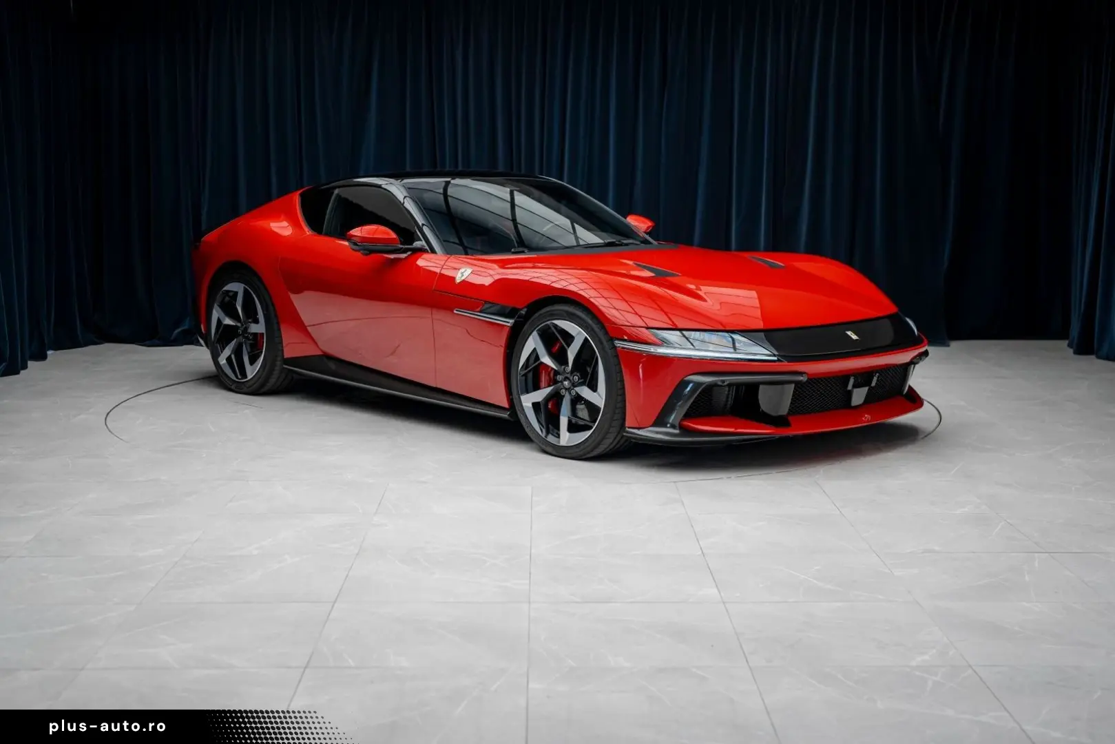 FERRARI Coupe 6.5 V12 CARBON LIFT PASSENGER DISPLAY