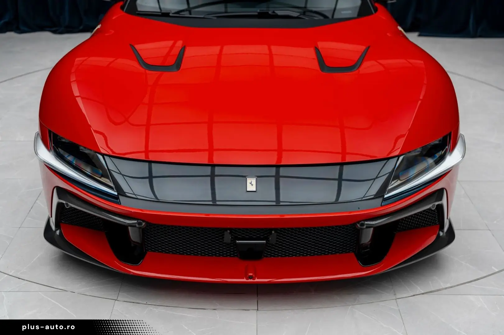 FERRARI Coupe 6.5 V12 CARBON LIFT PASSENGER DISPLAY