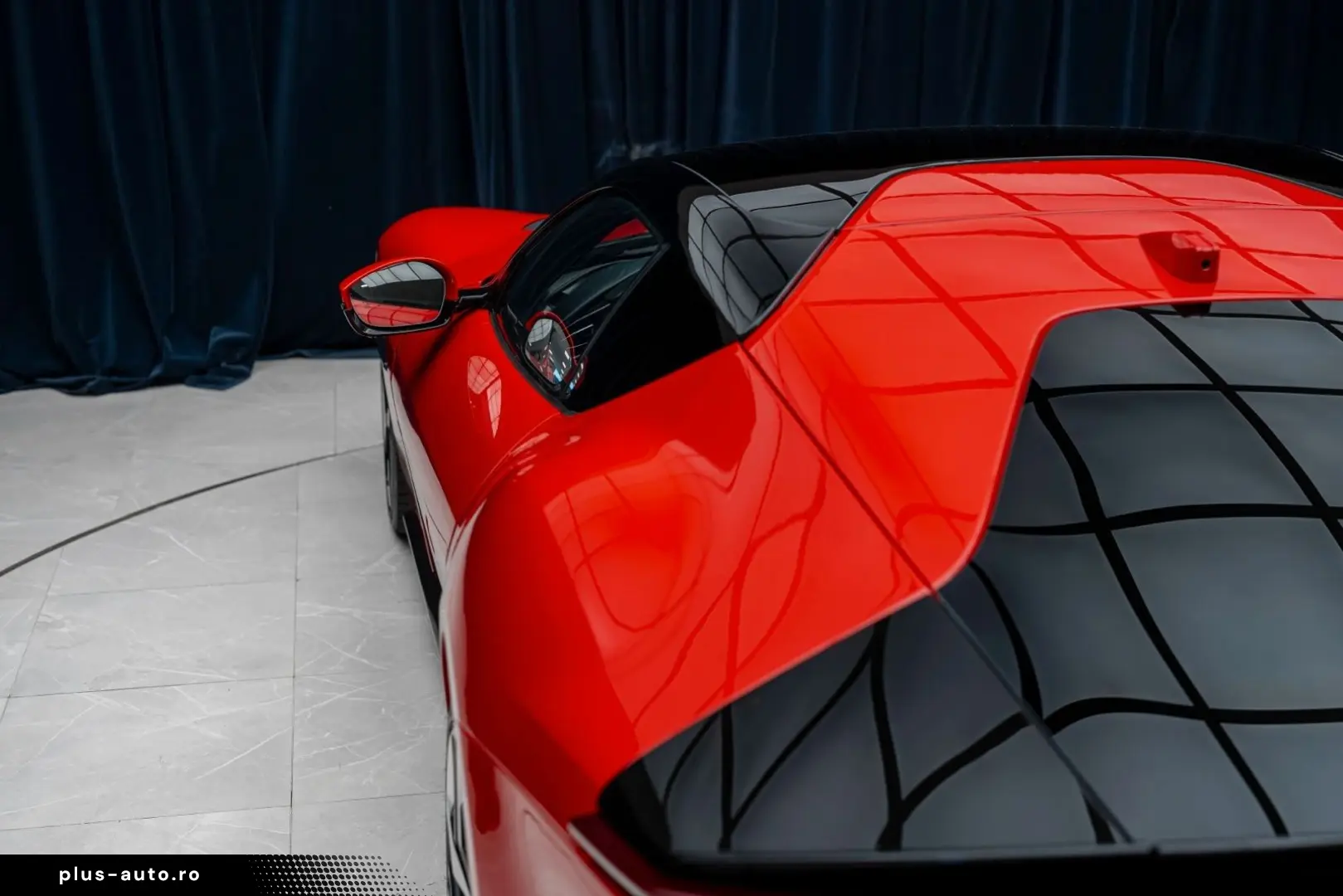 FERRARI Coupe 6.5 V12 CARBON LIFT PASSENGER DISPLAY