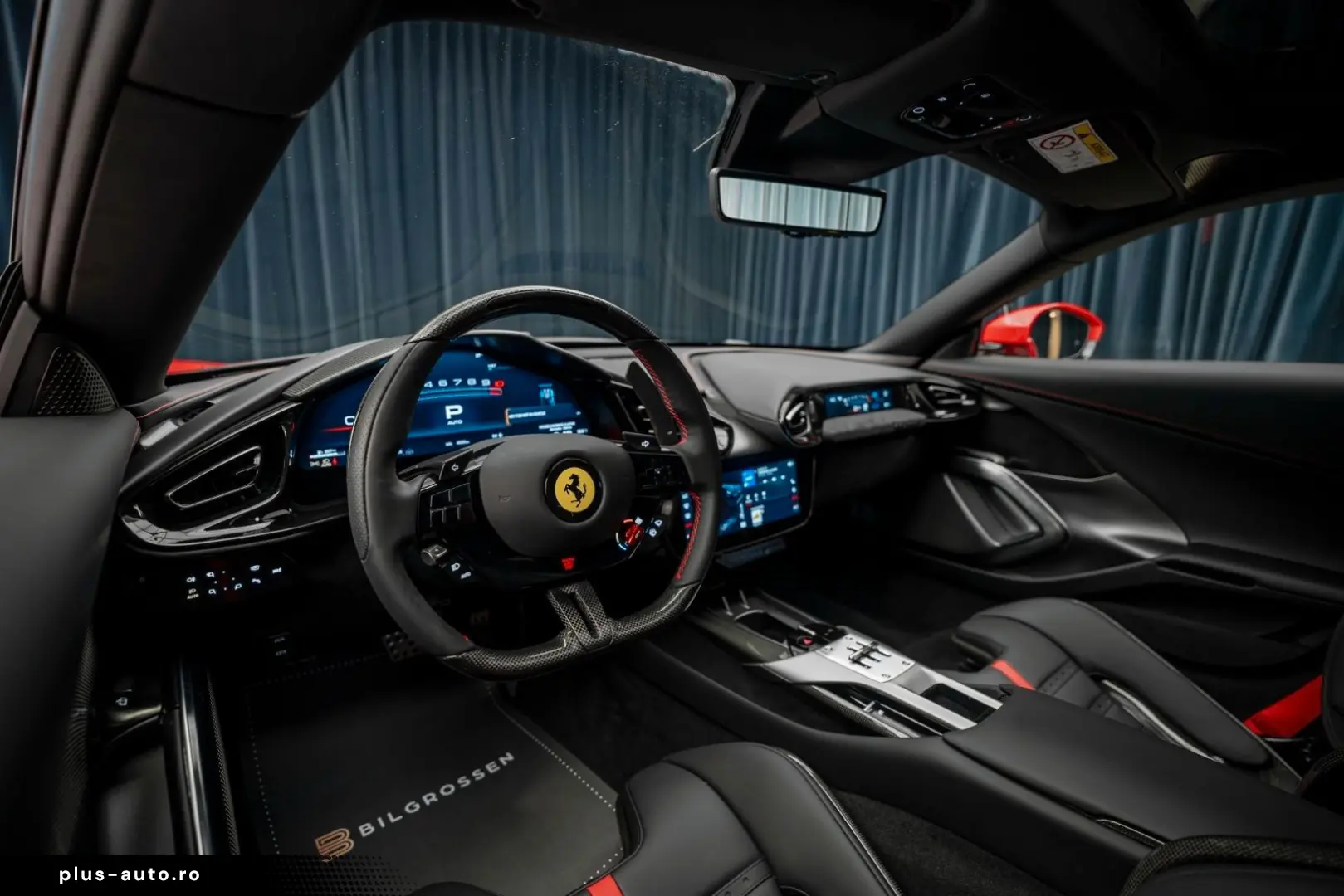 FERRARI Coupe 6.5 V12 CARBON LIFT PASSENGER DISPLAY