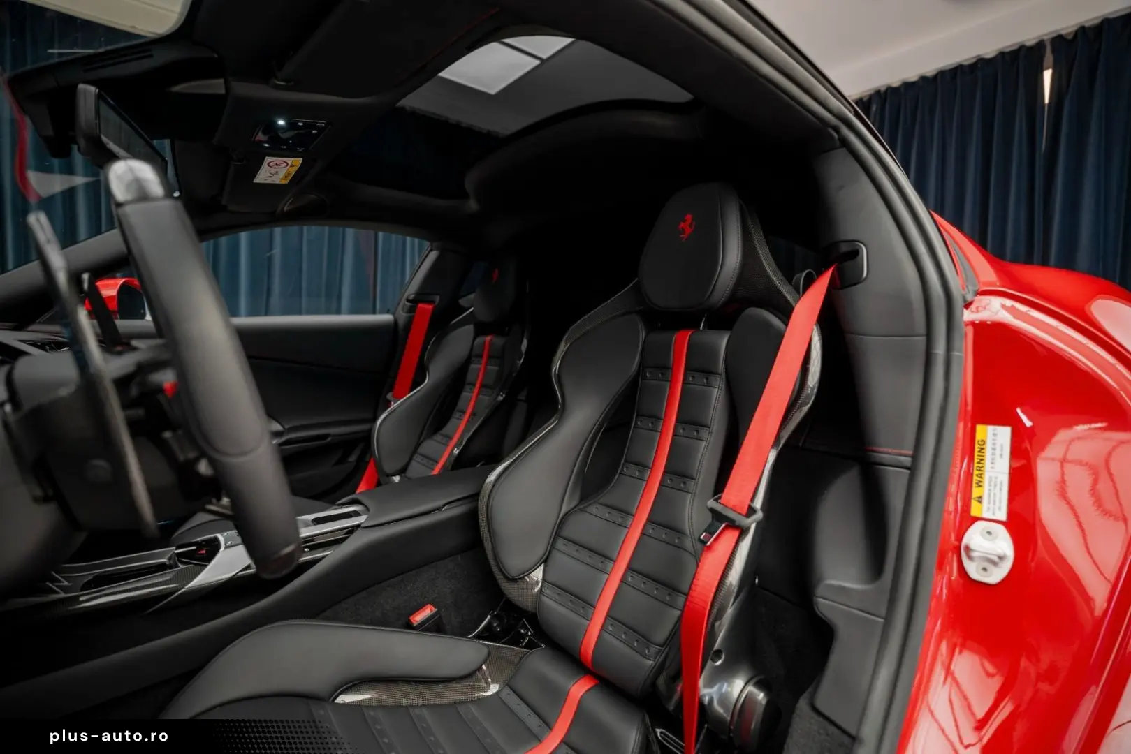 FERRARI Coupe 6.5 V12 CARBON LIFT PASSENGER DISPLAY
