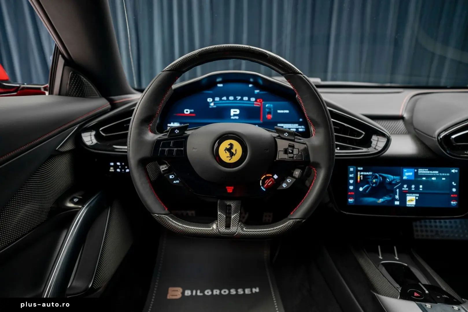 FERRARI Coupe 6.5 V12 CARBON LIFT PASSENGER DISPLAY