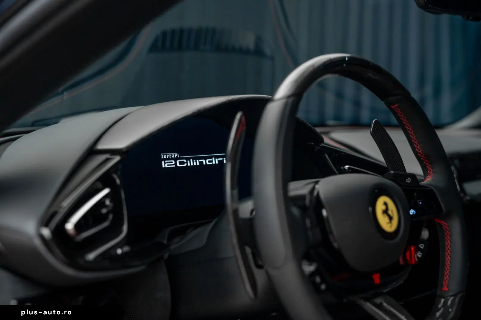 FERRARI Coupe 6.5 V12 CARBON LIFT PASSENGER DISPLAY