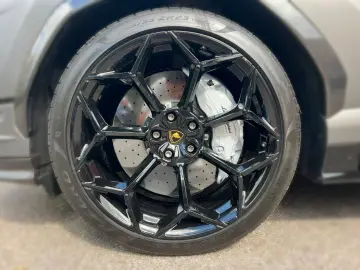 LAMBORGHINI Performante   Vollcarbon   23  Pelope   Akrapovi