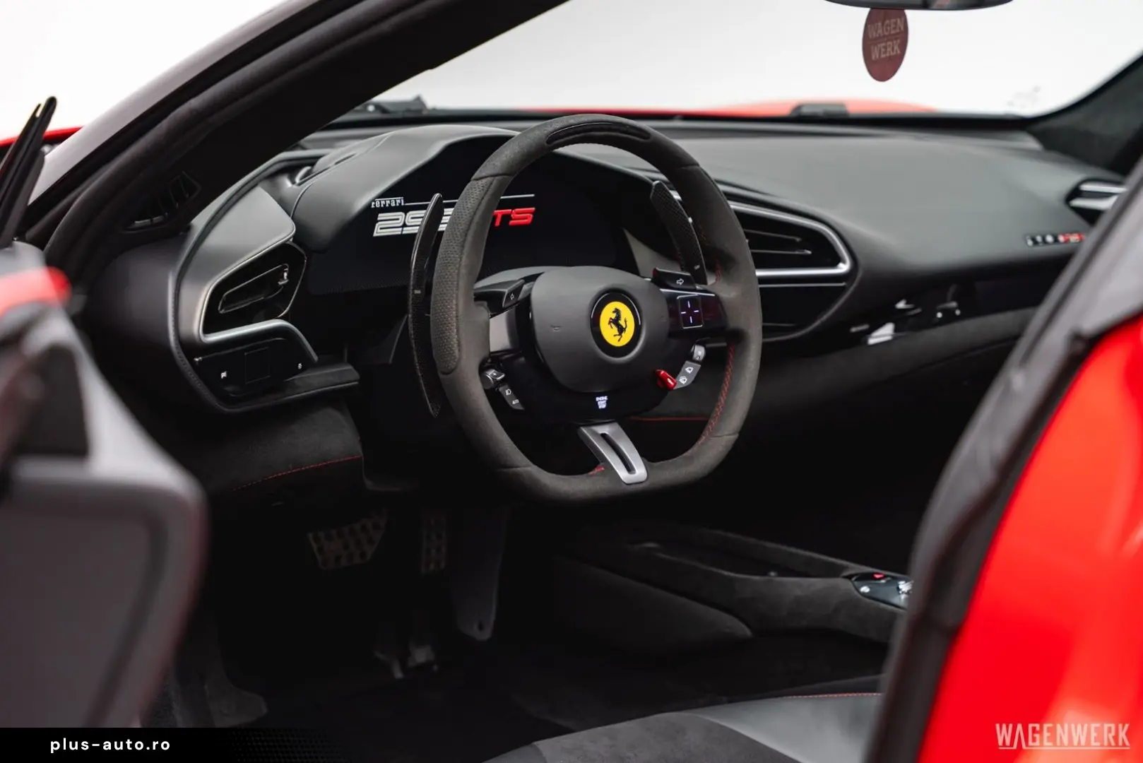 FERRARI 296 GTS Spider LIFT CARBONLENKRAD BICOLOR KAMERA