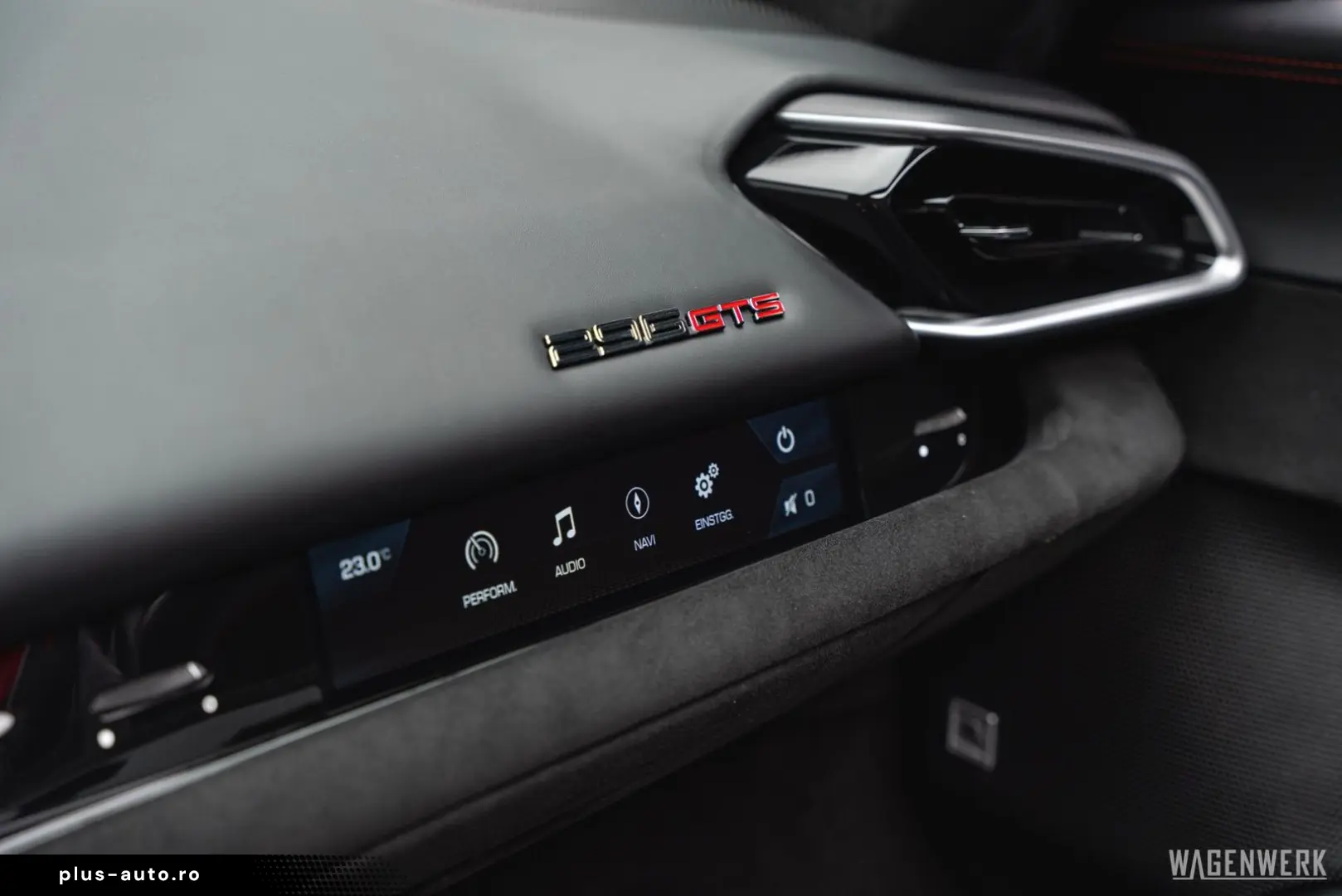 FERRARI 296 GTS Spider LIFT CARBONLENKRAD BICOLOR KAMERA
