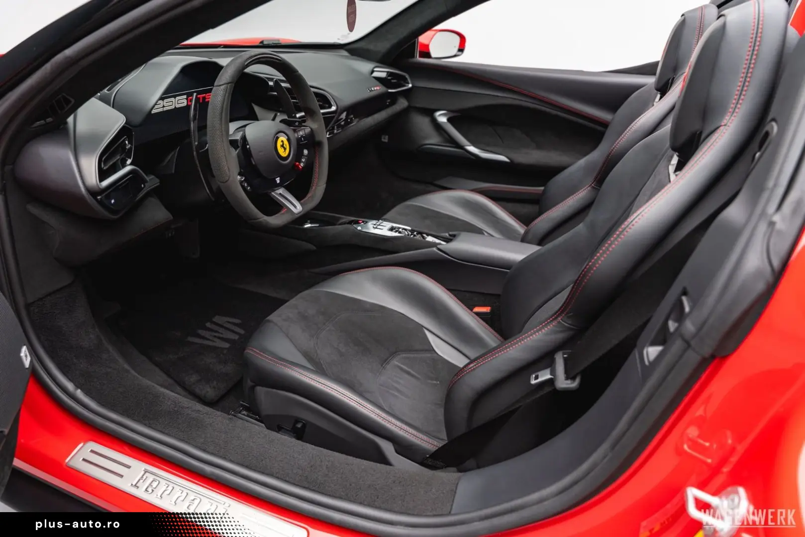 FERRARI 296 GTS Spider LIFT CARBONLENKRAD BICOLOR KAMERA
