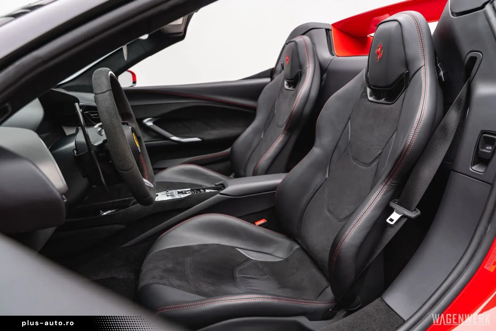 FERRARI 296 GTS Spider LIFT CARBONLENKRAD BICOLOR KAMERA