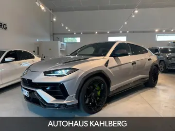 LAMBORGHINI Urus PERFORMANTE CARBON B&O AKRAPO.