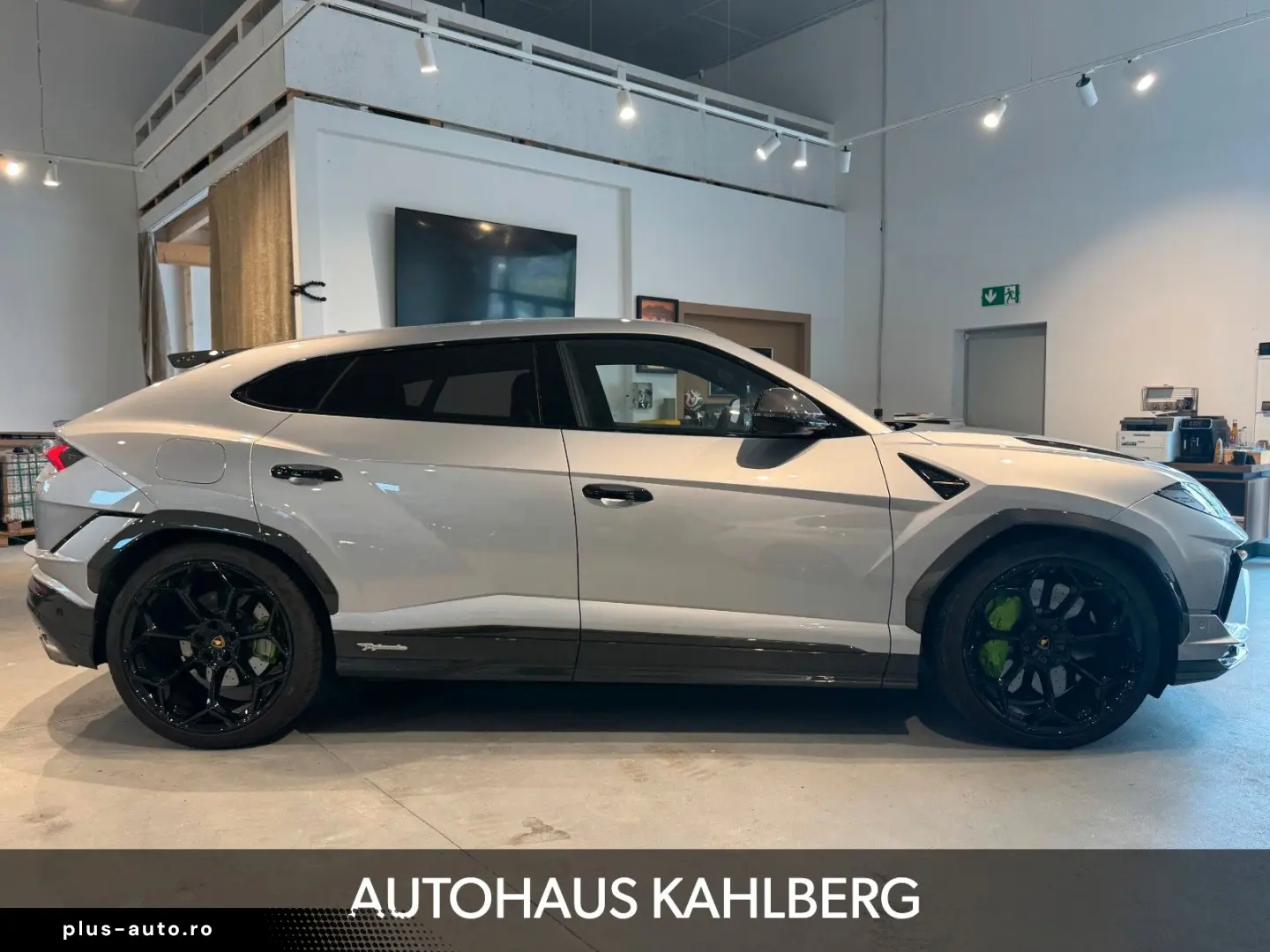LAMBORGHINI Urus PERFORMANTE CARBON B&O AKRAPO.