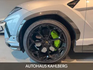 LAMBORGHINI Urus PERFORMANTE CARBON B&O AKRAPO.