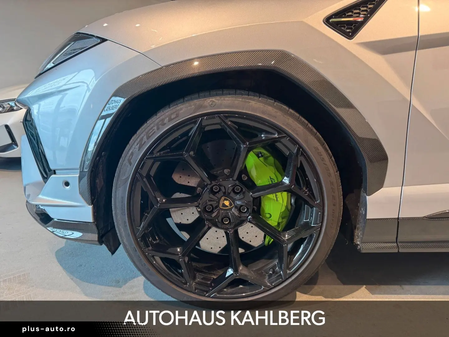 LAMBORGHINI Urus PERFORMANTE CARBON B&O AKRAPO.