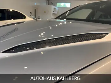 LAMBORGHINI Urus PERFORMANTE CARBON B&O AKRAPO.