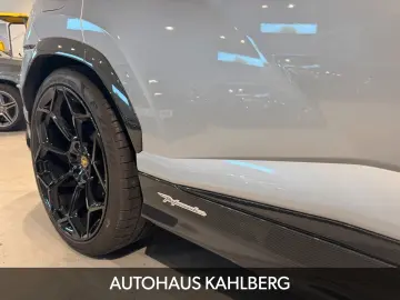 LAMBORGHINI Urus PERFORMANTE CARBON B&O AKRAPO.