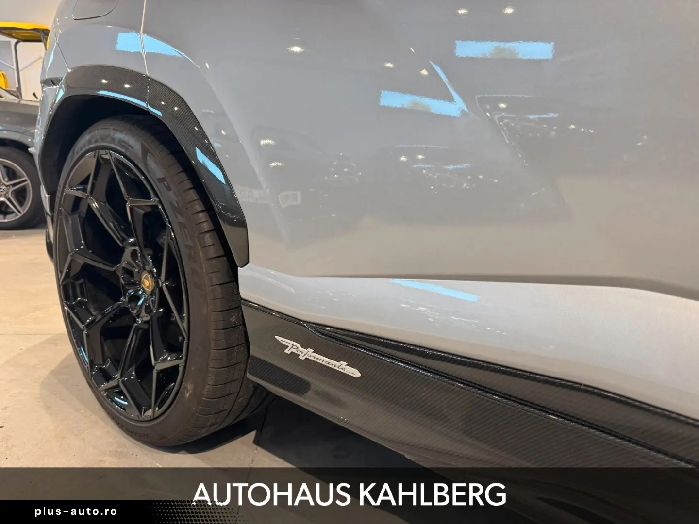 LAMBORGHINI Urus PERFORMANTE CARBON B&O AKRAPO.
